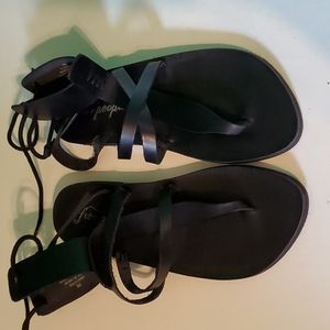 New Free People women's 38 black flat ankle strappy sandles